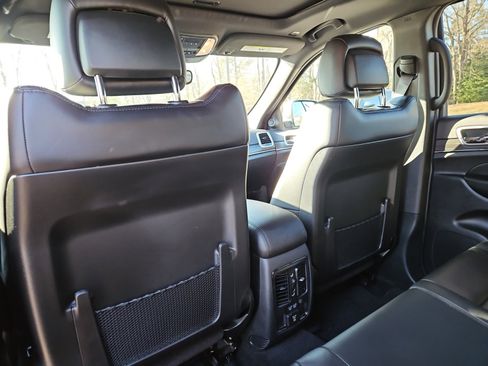 Used 2022 Jeep Grand Cherokee Limited image 20