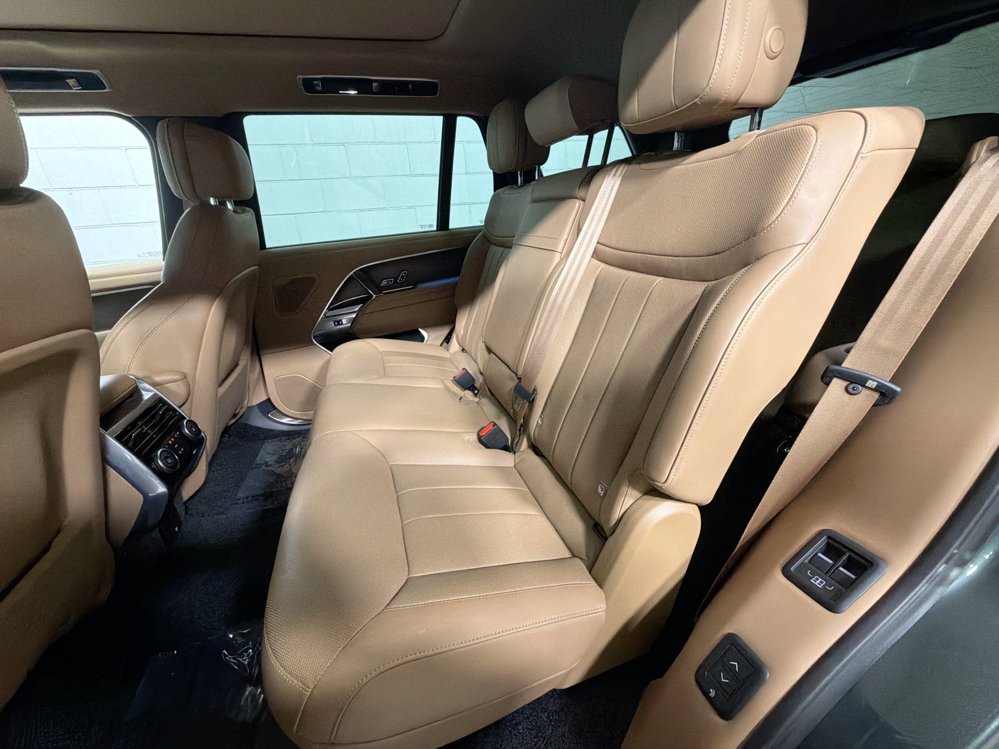 Used 2025 Land Rover Range Rover Long Wheelbase SE AWD/4WD image 23