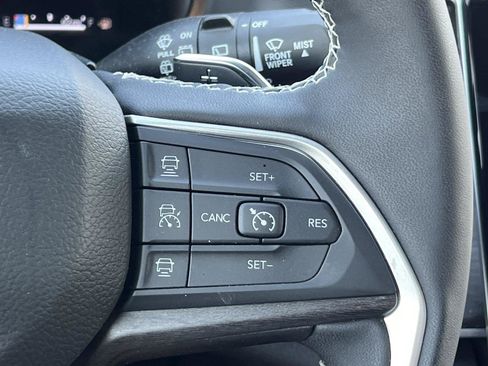 Used 2025 Jeep Grand Cherokee Limited AWD/4WD image 22