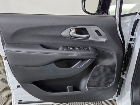 New 2025 Chrysler Pacifica Select image 13