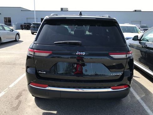 Used 2023 Jeep Grand Cherokee Limited AWD/4WD image 12
