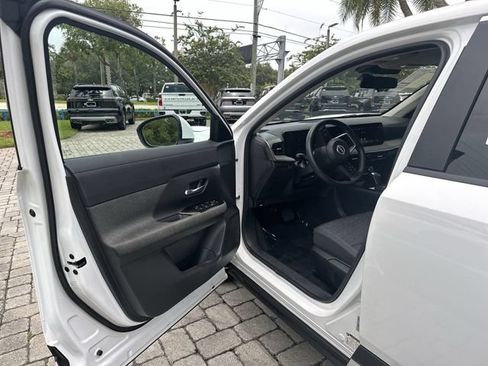 Used 2025 Nissan Kicks SV FWD image 22
