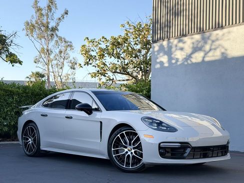 Used 2022 Porsche Panamera Turbo S image 1