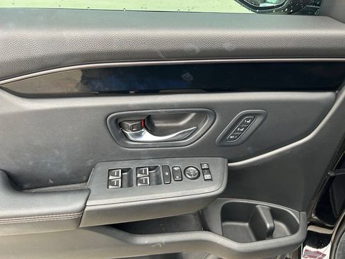 Used 2025 Honda Pilot TrailSport image 17