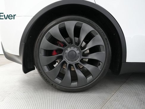 Used 2023 Tesla Model Y Performance image 18
