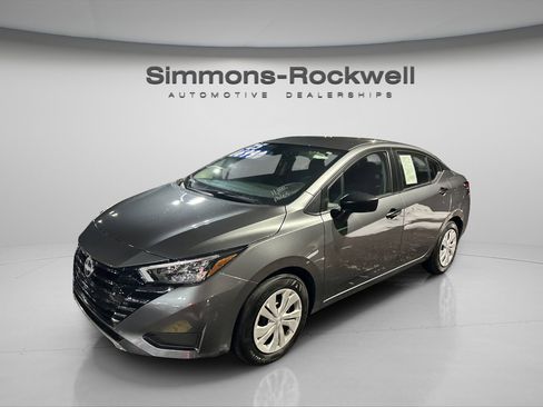 Used 2025 Nissan Versa S image 4