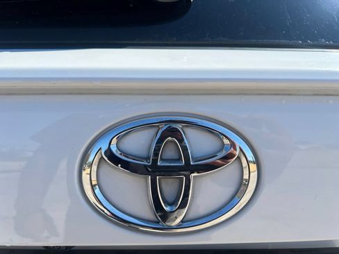 Used 2024 Toyota RAV4 XLE FWD image 12