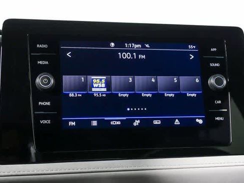 Certified 2025 Volkswagen Taos SE w/ Black Wheel Package FWD image 14