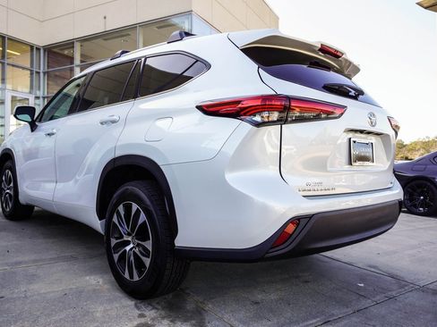 Used 2022 Toyota Highlander XLE image 9