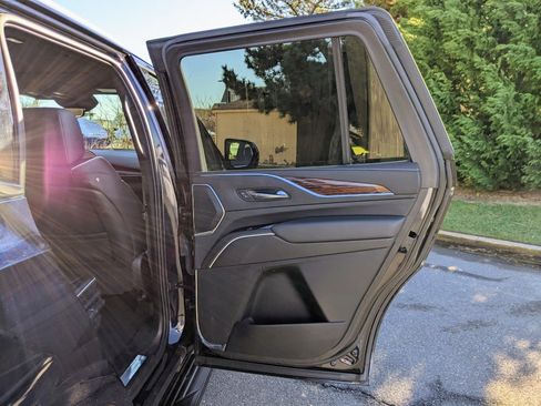 Used 2021 Cadillac Escalade Premium Luxury w/ Performance Package image 12