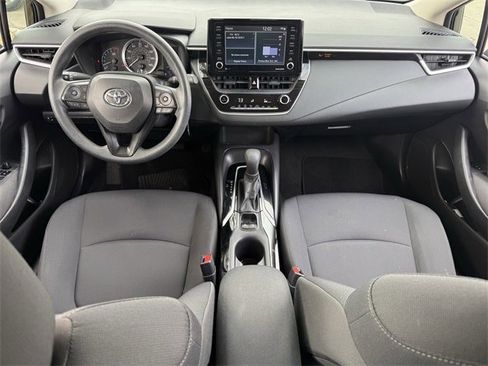 Used 2022 Toyota Corolla LE image 10