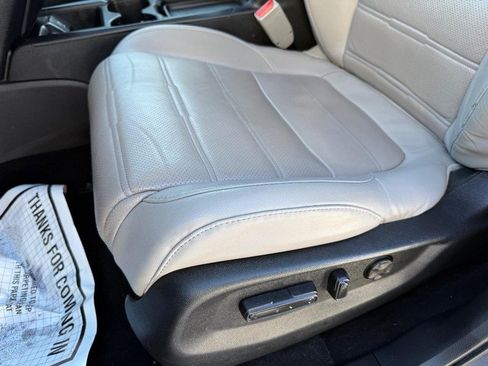 Used 2018 Honda CR-V Touring image 17