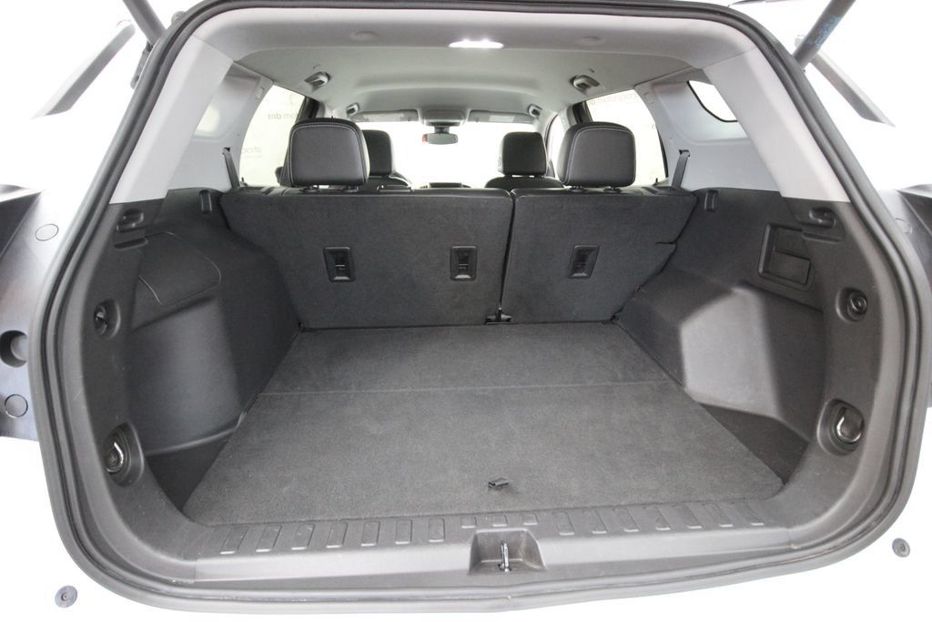 Used 2023 GMC Terrain SLT AWD/4WD image 6