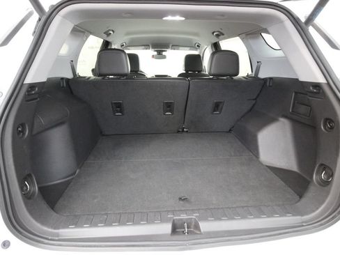 Used 2023 GMC Terrain SLT AWD/4WD image 6