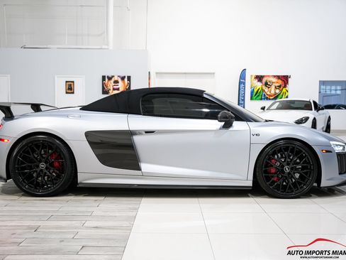 Used 2018 Audi R8 V10 w/ Carbon Exterior Package AWD/4WD image 55
