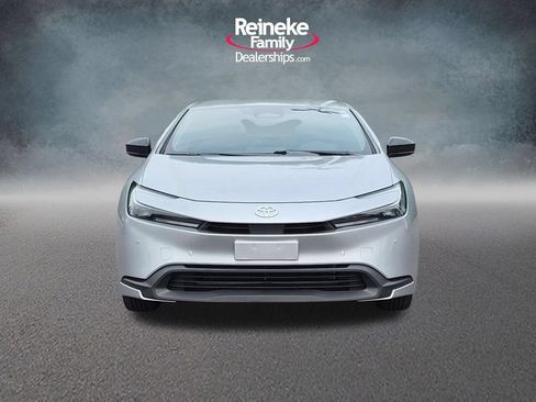 Used 2025 Toyota Prius LE FWD image 2