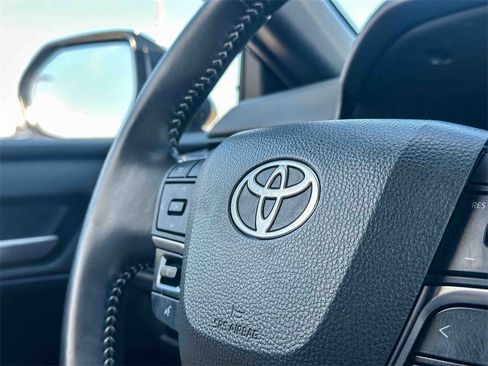 Used 2025 Toyota Camry SE image 28