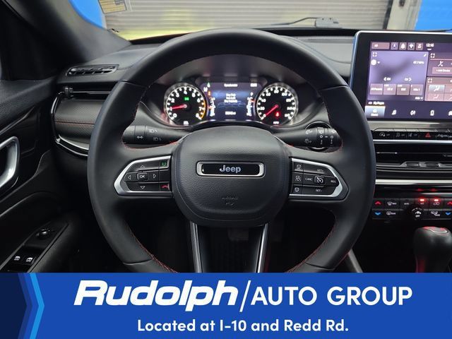 Used 2025 Jeep Compass Trailhawk AWD/4WD image 18