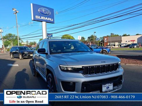 Used 2021 Jeep Grand Cherokee L Overland w/ Luxury Tech Group IV AWD/4WD image 3