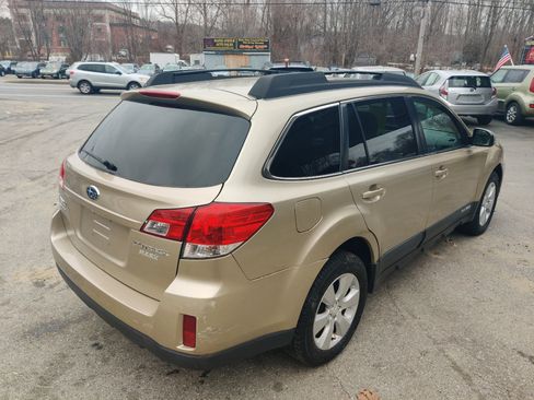 Used 2010 Subaru Outback 2.5i Premium image 5
