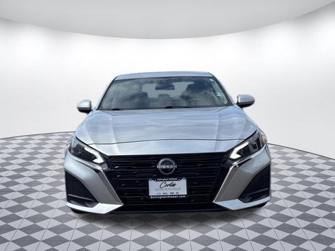 Used 2024 Nissan Altima 2.5 SV w/ SV Premium Package FWD image 2