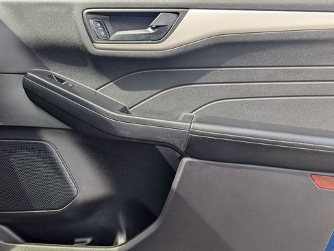 Used 2022 Ford Escape SE image 25