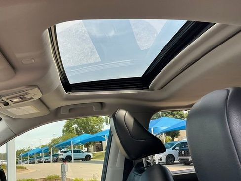 Used 2020 Toyota Highlander XLE AWD/4WD image 13