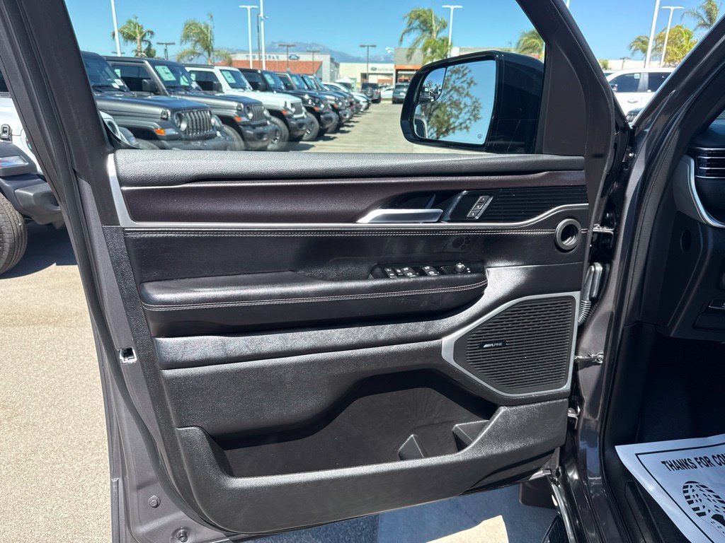Used 2023 Jeep Wagoneer 4WD image 14