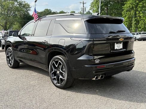 Used 2025 Chevrolet Traverse High Country FWD image 7