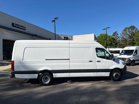 New 2025 Mercedes-Benz Sprinter 4500 image 12