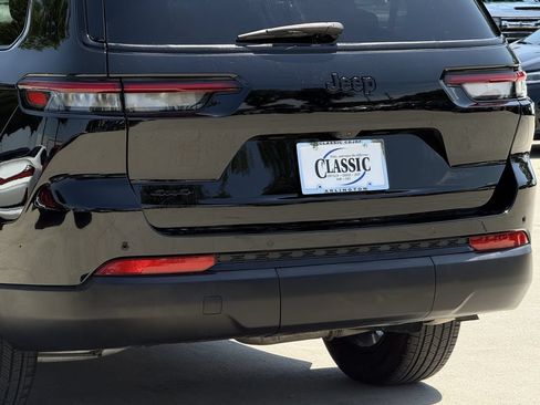 Used 2025 Jeep Grand Cherokee L Altitude AWD/4WD image 6