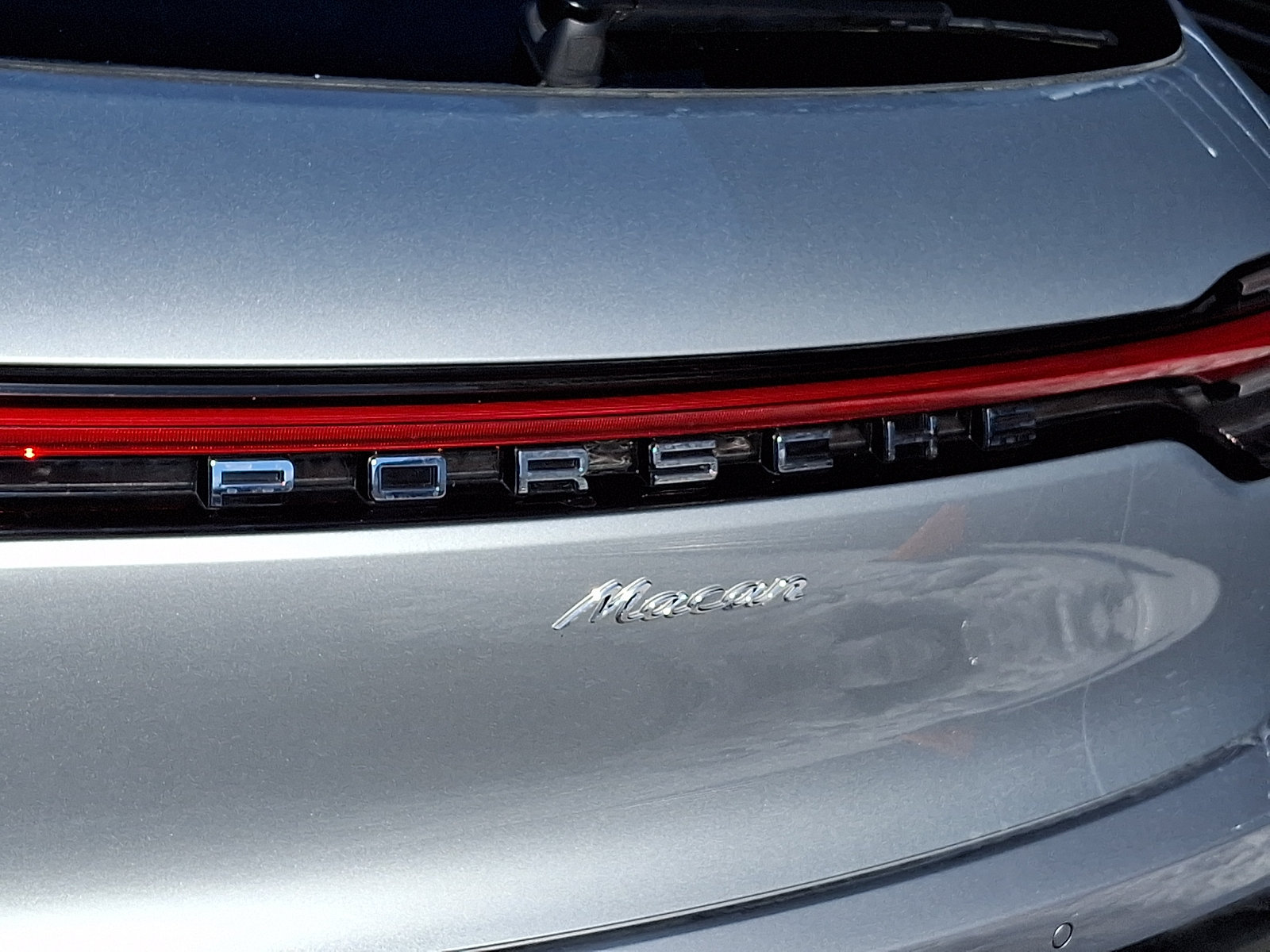 Certified 2025 Porsche Macan AWD/4WD image 21