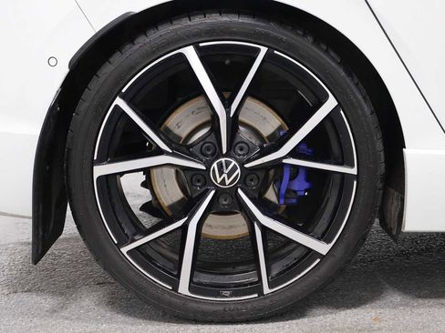 Used 2023 Volkswagen Golf R image 12