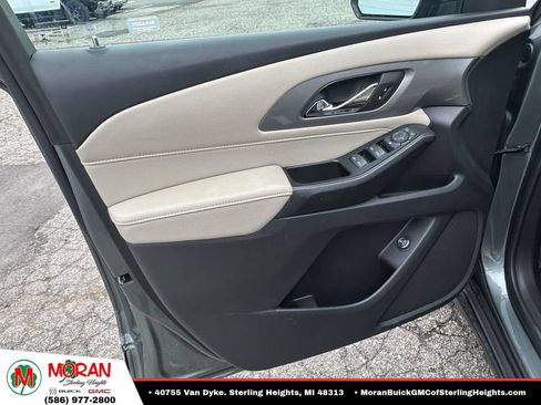 Used 2023 Chevrolet Traverse LT FWD image 16