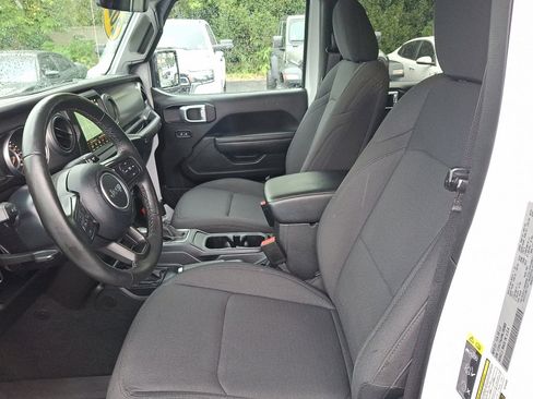 Certified 2022 Jeep Gladiator Willys image 23