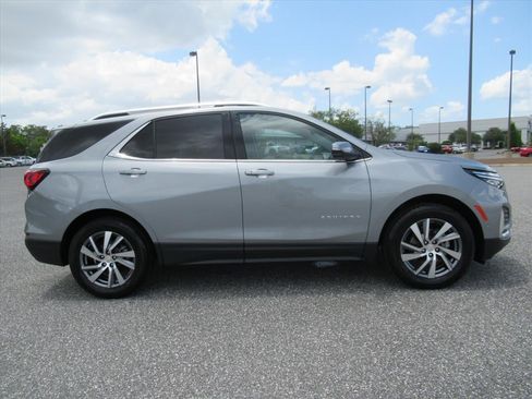 Used 2024 Chevrolet Equinox Premier FWD image 2
