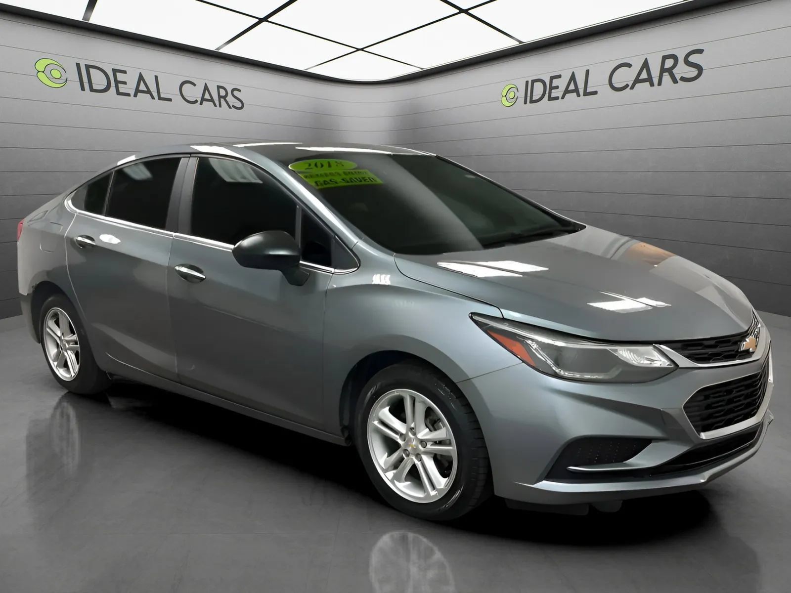 Used 2018 Chevrolet Cruze LT FWD image 3
