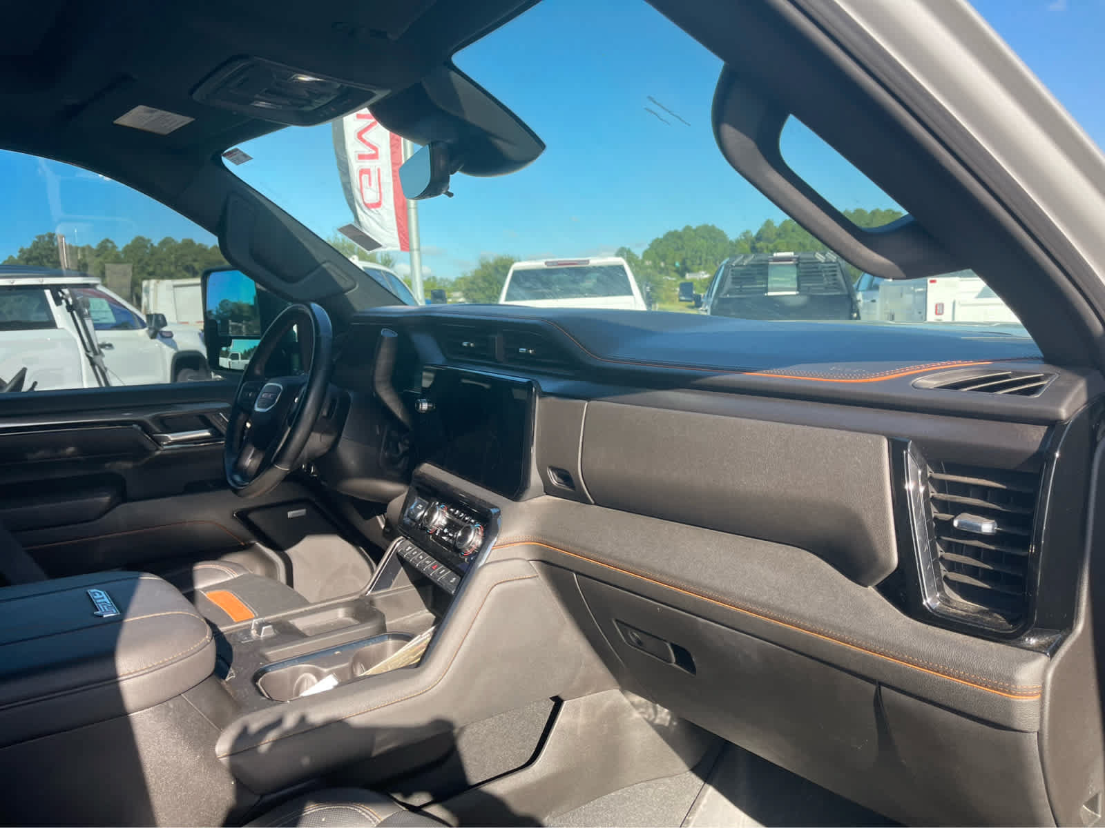 Used 2024 GMC Sierra 2500 AT4 w/ AT4 Premium Plus Package AWD/4WD image 27