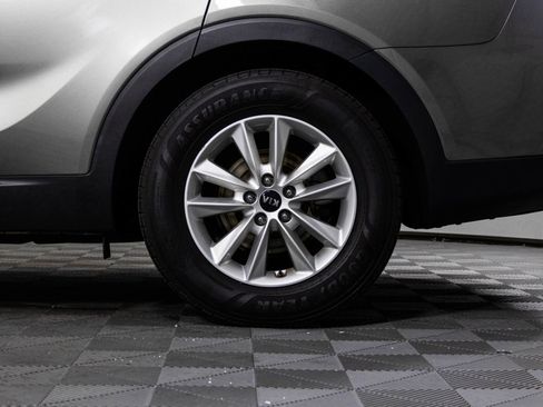 Used 2019 Kia Sorento LX image 42