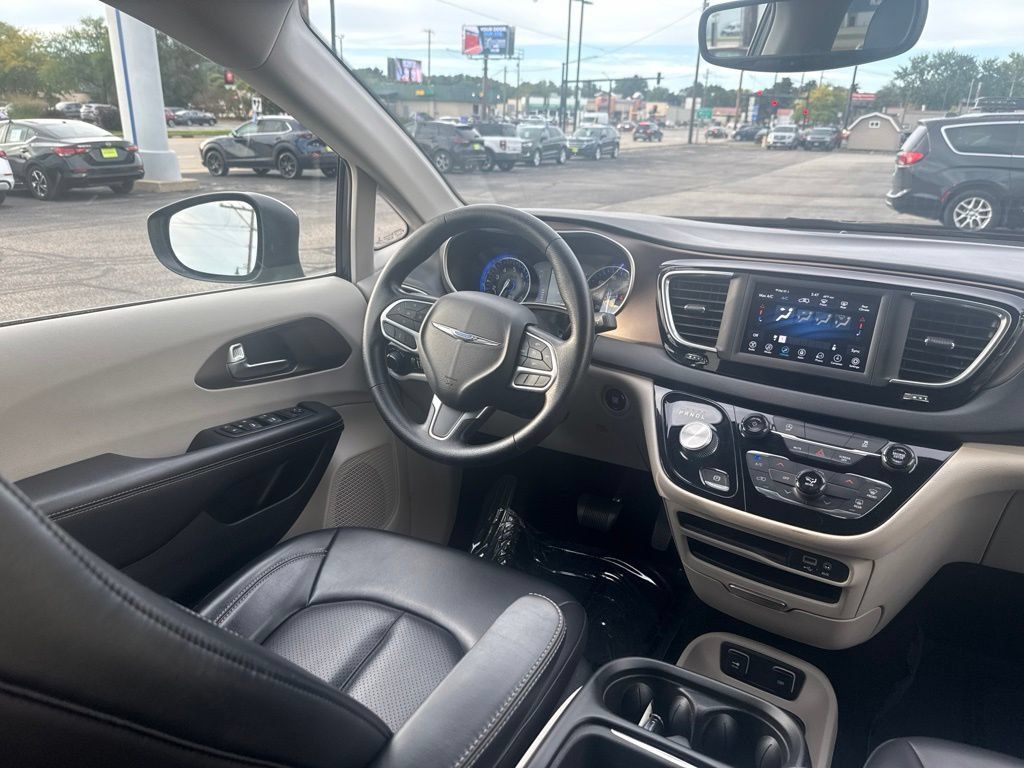 Used 2020 Chrysler Voyager Lxi FWD image 34