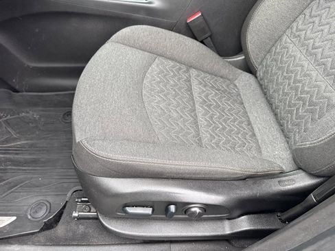 Used 2022 Chevrolet Equinox LT w/ Driver Convenience Package image 13