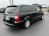 Used 2014 Chrysler Town & Country Touring image 3
