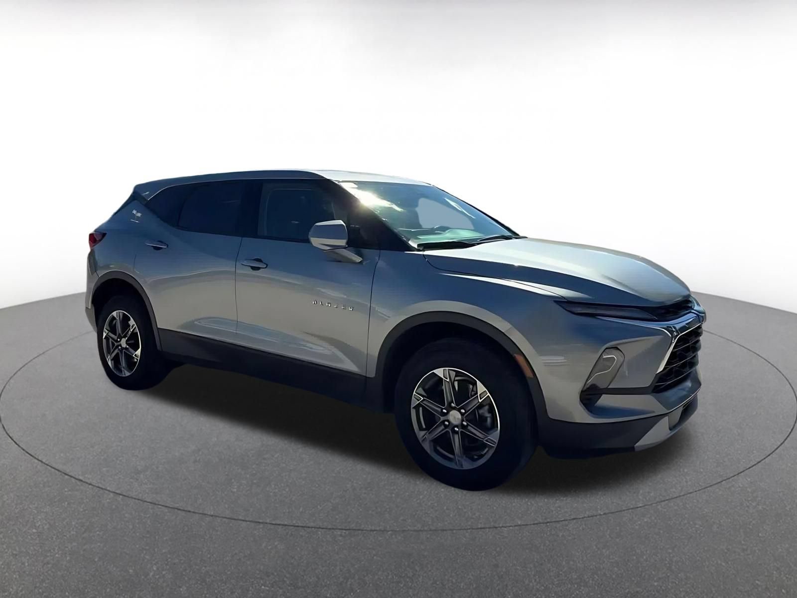 Used 2026 Chevrolet Blazer LT FWD image 2