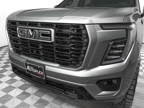 Used 2026 GMC Yukon Denali w/ Sun & Power Step Package AWD/4WD image 31