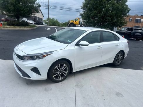 Certified 2023 Kia Forte LXS FWD image 3