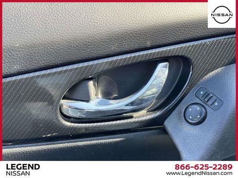 Used 2020 Nissan Rogue SL w/ Premium Package image 16