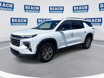 Used 2025 Chevrolet Traverse LT