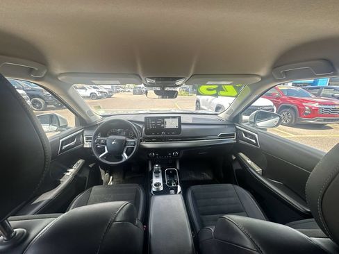 Used 2025 Mitsubishi Outlander SE FWD image 22
