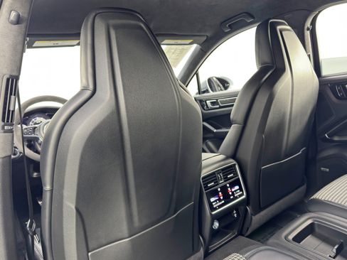 Used 2021 Porsche Cayenne GTS w/ Lightweight Sport Package image 34