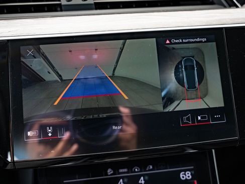 Used 2021 Audi e-tron Premium Plus w/ Premium Plus Package image 33